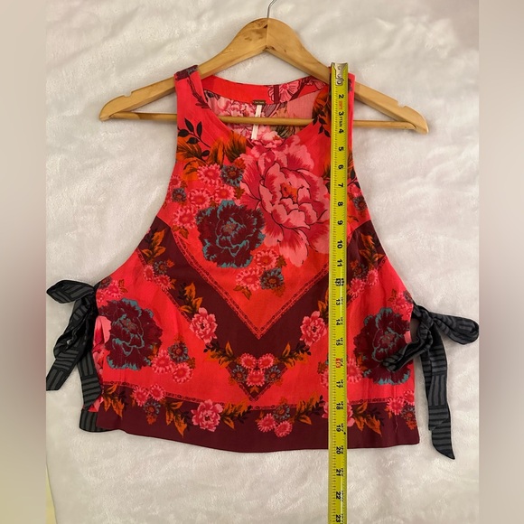 Free people XS sleeveless side tie floral blouse. Excellent condition - Picture 8 of 9